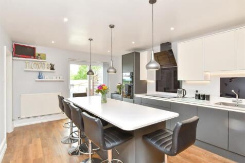 Kitchen/ Breakfast Room