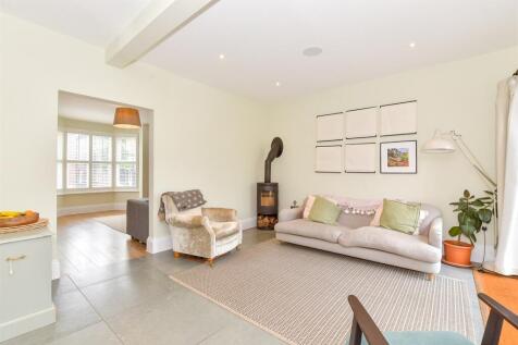 Sitting/ Dining Area
