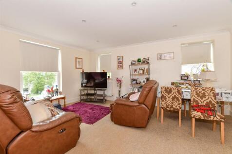 Lounge/Dining Area