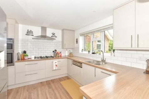 Kitchen/ Dining Area