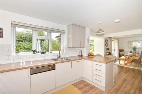 Kitchen/ Dining Area