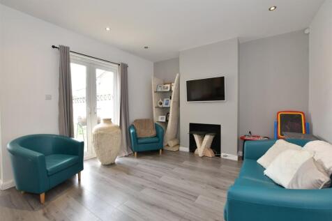 Lounge/Kitchen Area