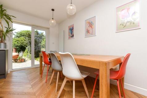 Kitchen/Dining Area