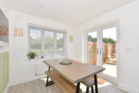 Kitchen/ Dining Room