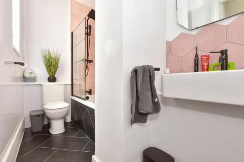 En-Suite Bathroom
