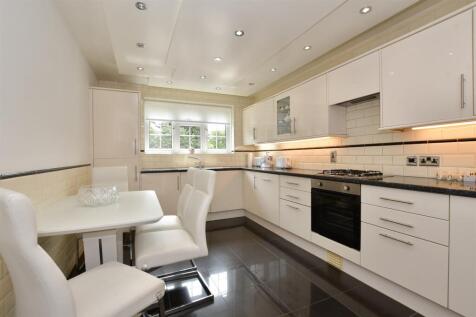 Kitchen/ Dining Room