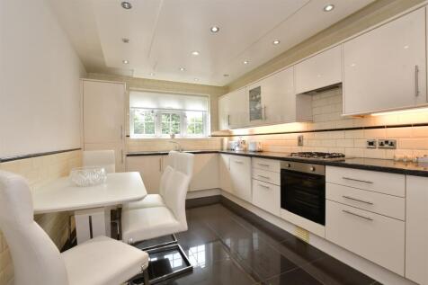 Kitchen/ Dining Room