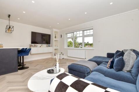Kitchen / Lounge
