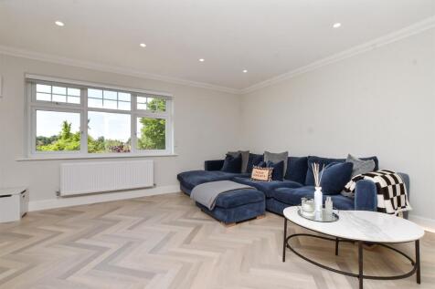 Kitchen / Lounge