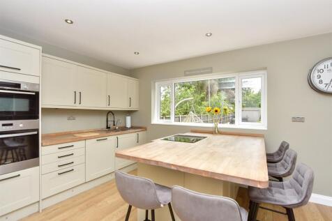 Kitchen/Dining Area