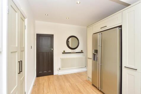 Kitchen/Dining Area
