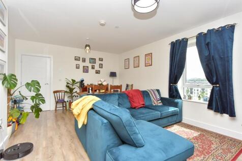 Lounge/ Dining Area