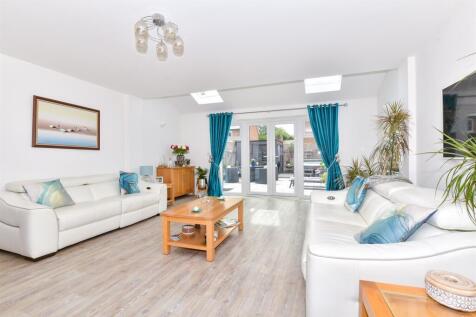 Lounge/Dining Area
