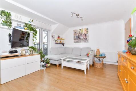 Lounge/Dining Area