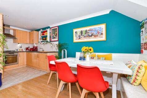Lounge/Dining Area