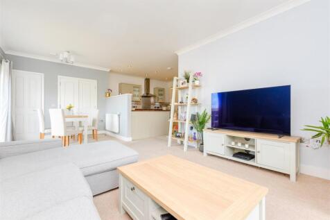Lounge/Dining Area