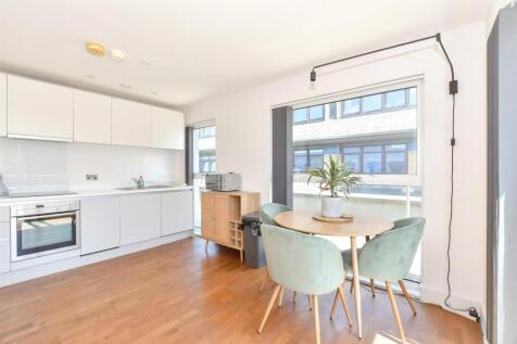 Lounge/Kitchen