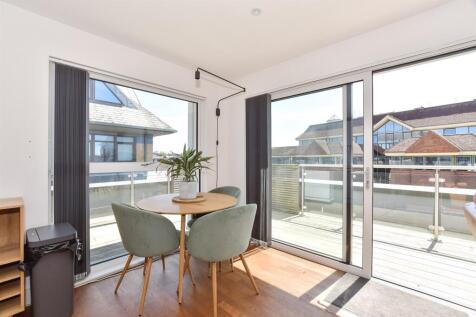 Lounge/Kitchen