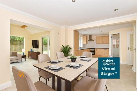 Kitchen/Family Area (Contemporary Style)