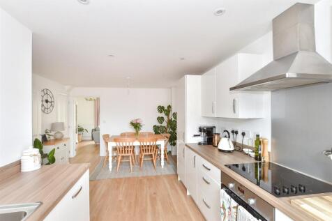 Kitchen/ Dining Room