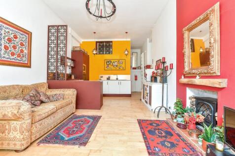 Lounge/ Kitchen
