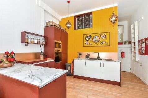 Lounge/ Kitchen