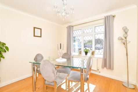 Dining Room/ Bedroom 3