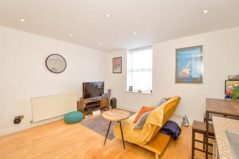 Lounge/ Kitchen