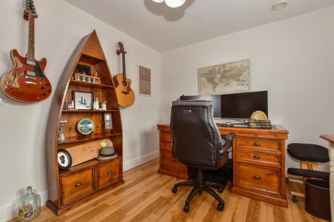 Bedroom 5/Office