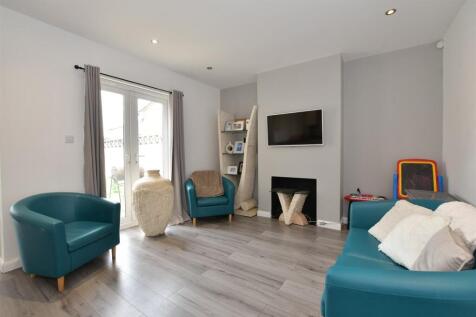 Lounge/Kitchen Area