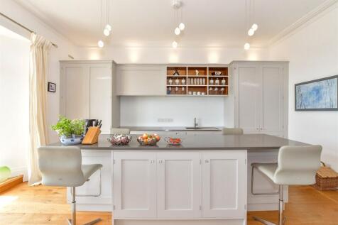 Lounge/ Kitchen