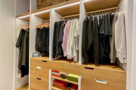 Dresing Area