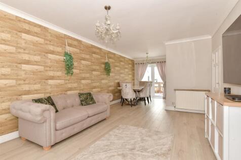 Lounge/Dining Area