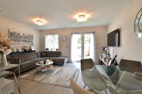 Lounge/Dining Area