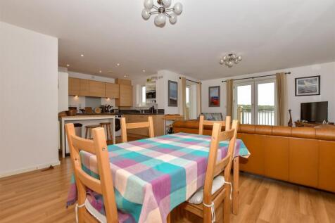 Lounge/Dining Area