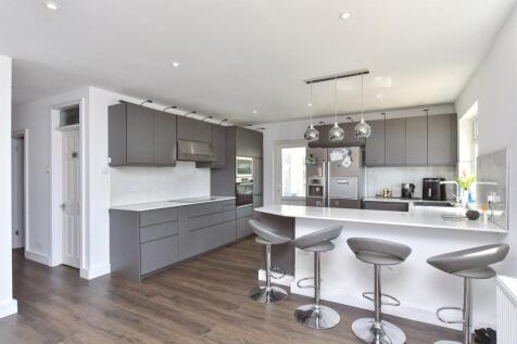 Lounge/ Kitchen