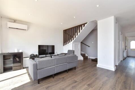 Lounge/ Kitchen