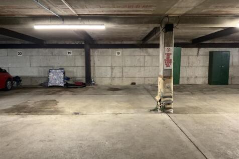 Parking Spoce