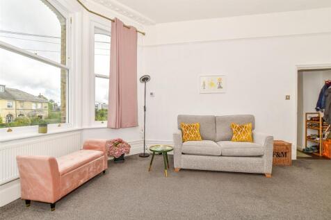 Lounge/ Bedroom