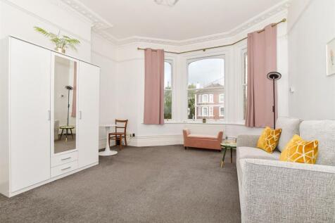 Lounge/ Bedroom