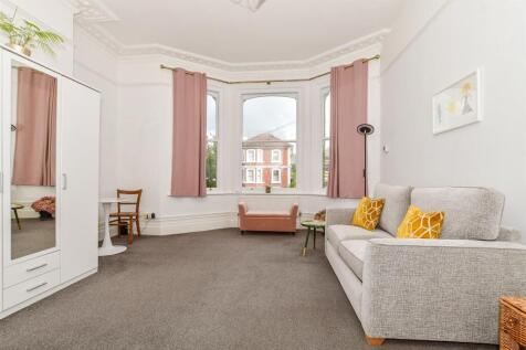 Lounge/ Bedroom