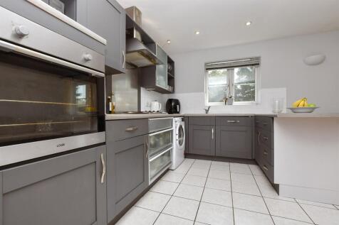 Kitchen / Lounge