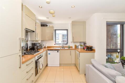 Lounge/ Diner/ Kitchen
