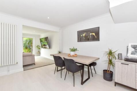 Kitchen/Dining Area
