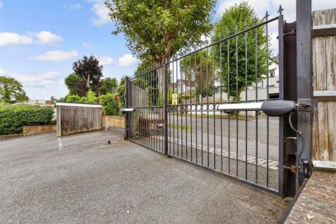 Driveway/Parking