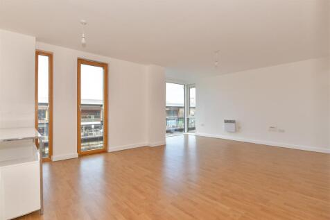 Lounge/Dining Area