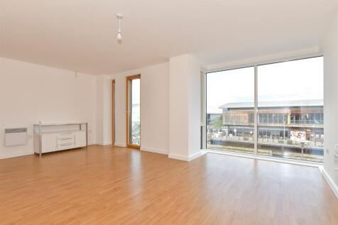 Lounge/Dining Area