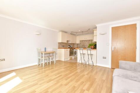 Lounge/ Kitchen