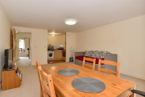 Lounge/Dining Area