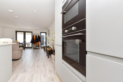 Kitchen / Lounge
